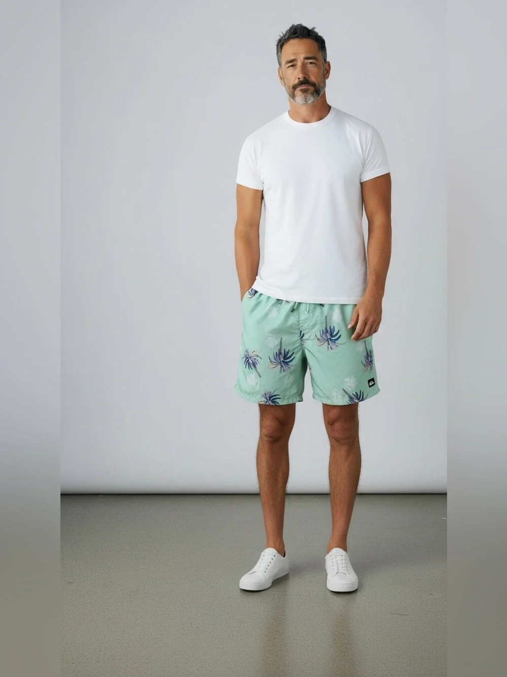 Quicksilver Men's Mint Green Palm-Print Swim Trunks Size XL